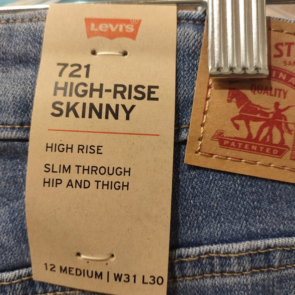 Levis Women's 721 High-Waisted Skinny Jeans - Picture 6 of 8